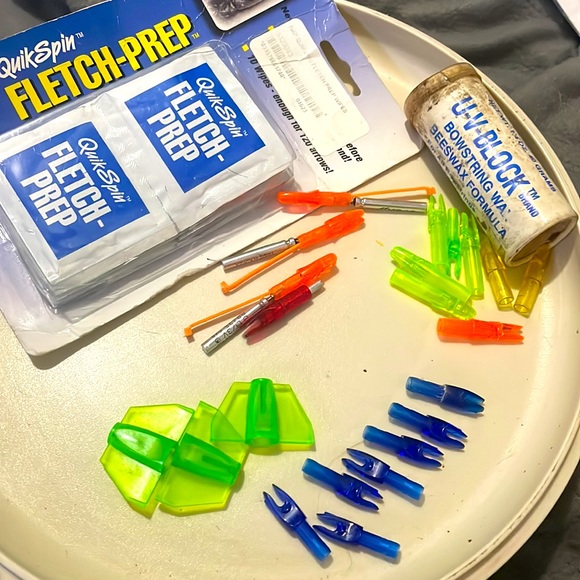 24pc. Lot of Arrow Knocks, U-V-Block BowString Wax & QuikSpin Fletch-Prep - Picture 1 of 3